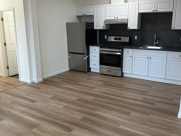 8 Prospect Pl #2 — Photo 3