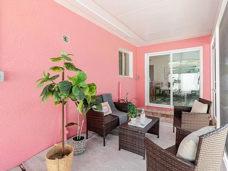 411 87th Ave — Photo 40