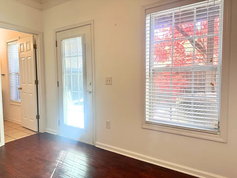 307 Savoy Ct — Photo 5