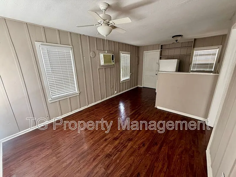 Building Photo - 5687 Akra Ave