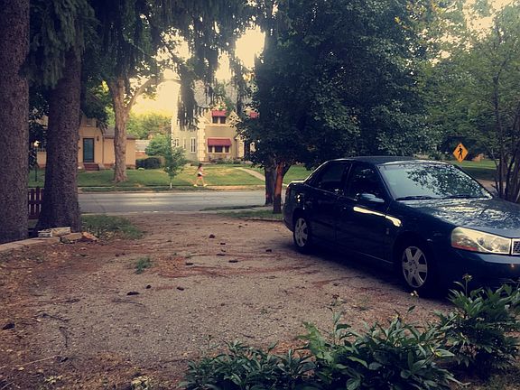 Driveway that can fit 5