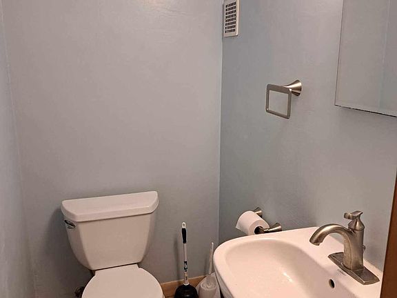 3rd image of 804 Lehigh Ave