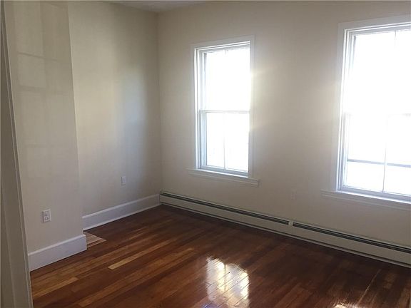 4th image of 42 Chapin Ave