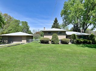 1030 W Kenilworth Ave, Palatine, IL 60067