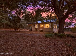 1006 W Hinton Ave, Lumberton, MS 39455