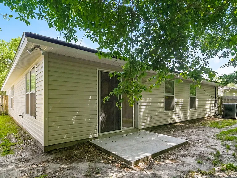 13434 Ashford Wood Ct E — Photo 16
