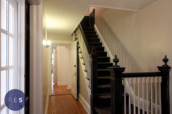 Rented by RES New York | media 23