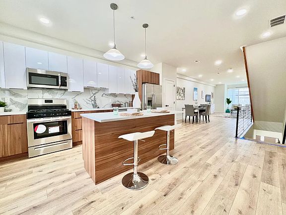 3rd image of 2505 E Tioga St #E9