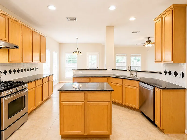 1815 Granite Field Ln — Photo 16
