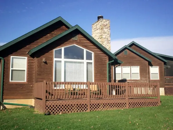 4 Cottage Park E, Camdenton, MO 65020