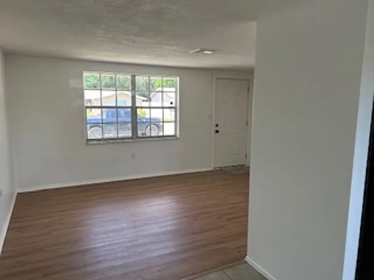 9820 Rainbow Ln — Photo 11