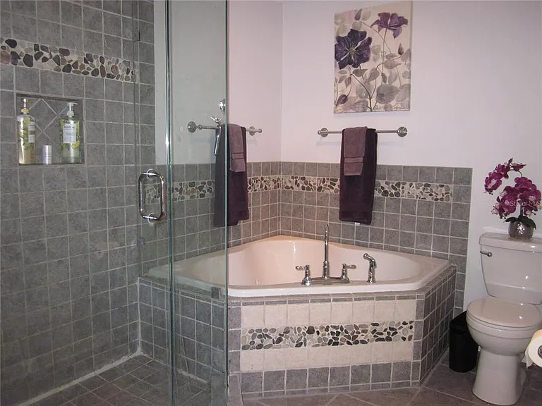 4902 Country Aire Ln — Photo 16