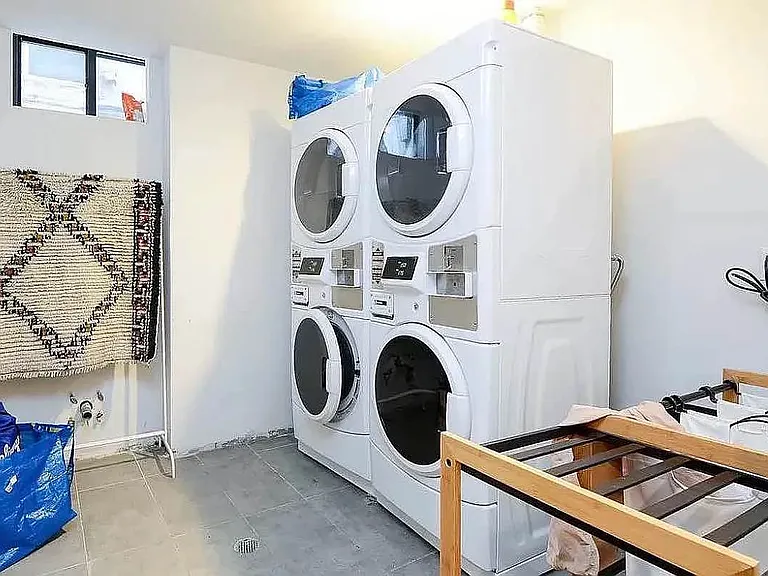 1074 Bergen St #4B — Photo 15
