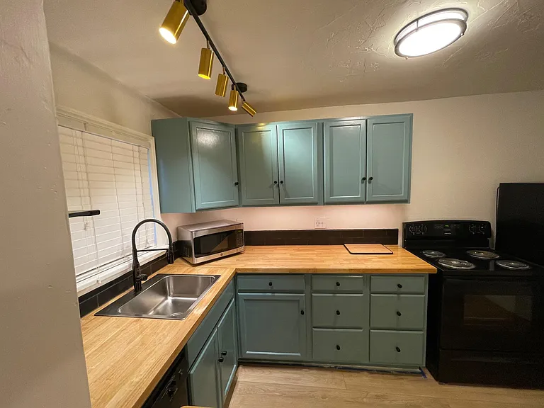 2515 N Harvey Ave #9 — Photo 9