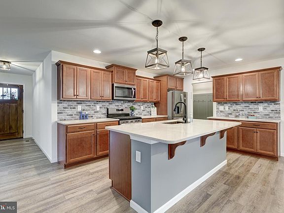 4th image of 15 Cloverfield St