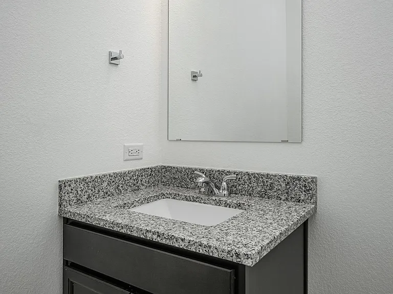 1608 W 5th St #1 — Photo 33