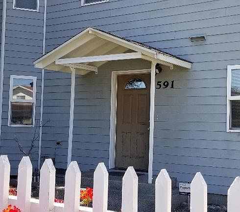 2nd image of 591 Hurlingame Ave