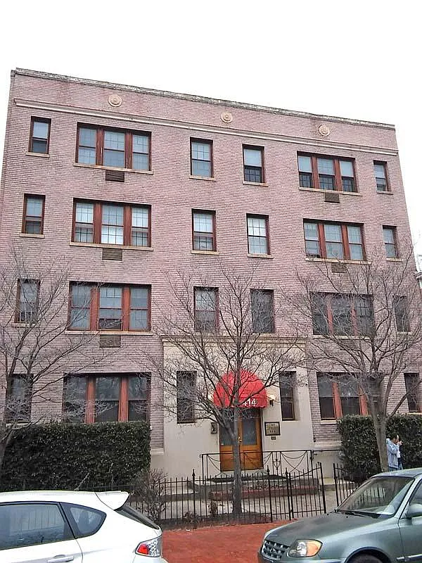 414 Seward Sq SE APT 103 photo 1