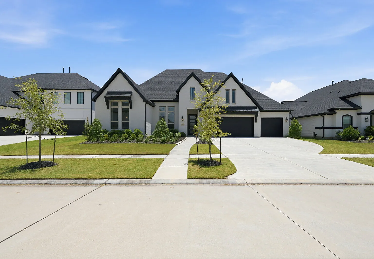4 bed, 3.5 bath, 3781 sqft, $6,200 — Photo 2
