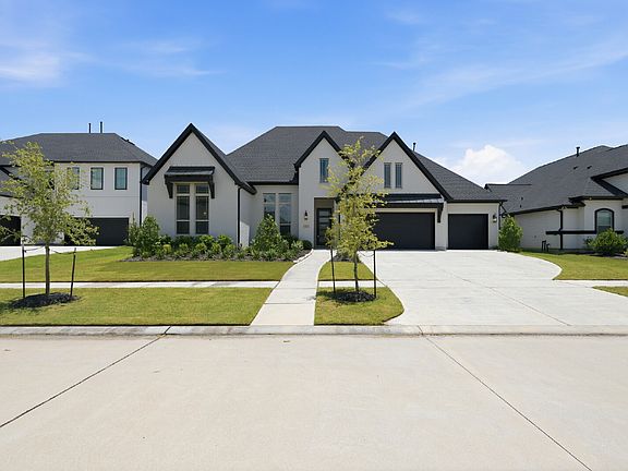 2nd image of 2030 Highland Moss Rd