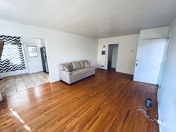 4th image of 3344 Glenhurst Ave