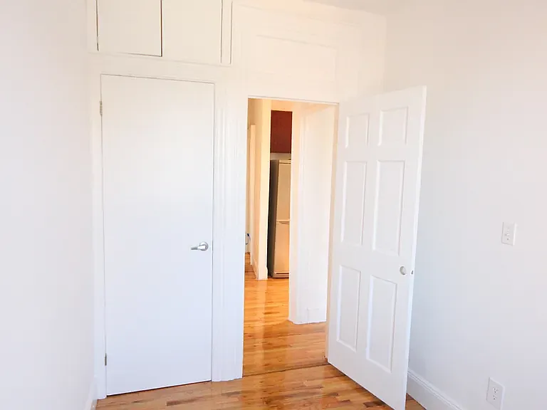 200 Waverly Pl #20 — Photo 7