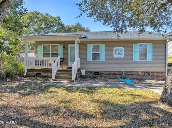 135 NE 36th Street, Oak Island, NC 28465