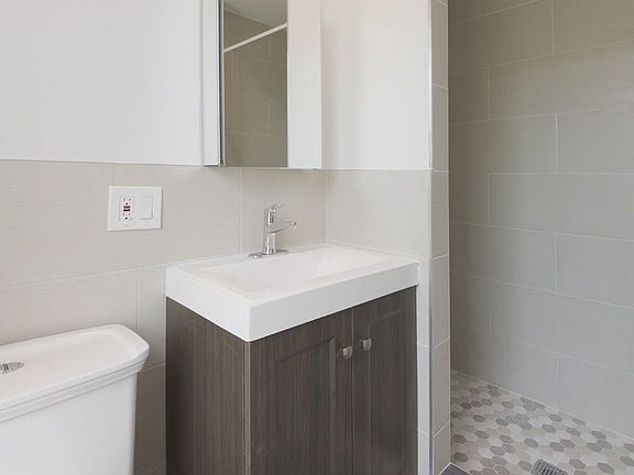 3rd image of 100 W 139th St APT 25A