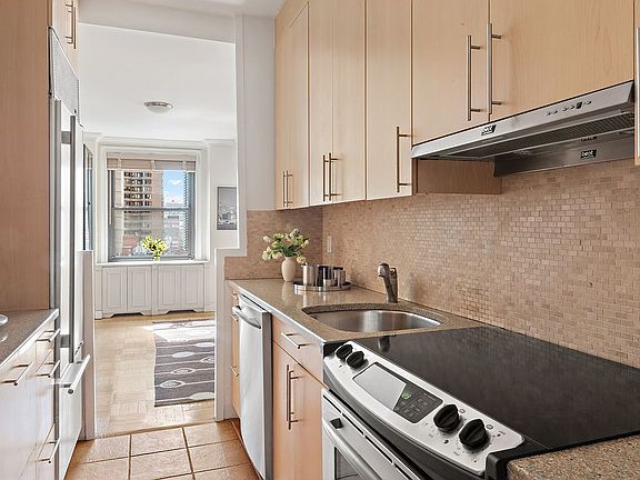 4th image of 2 Tudor City Pl APT 9HS