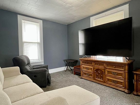 5th image of 494 E Main St