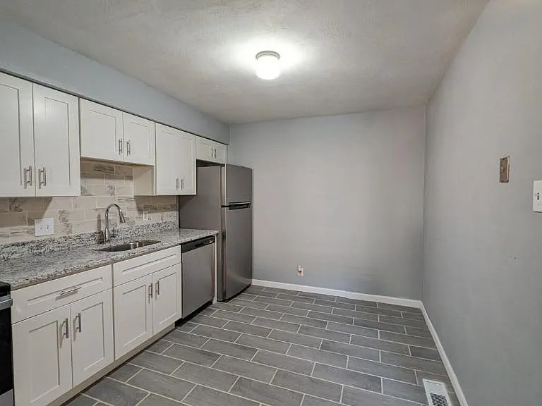 7230 Southwest Ave #9 — Photo 2