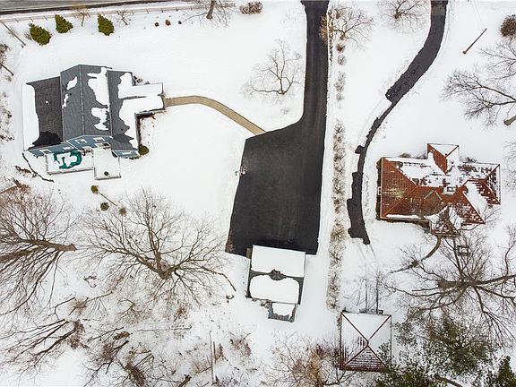 5th image of 595 Lake Rd