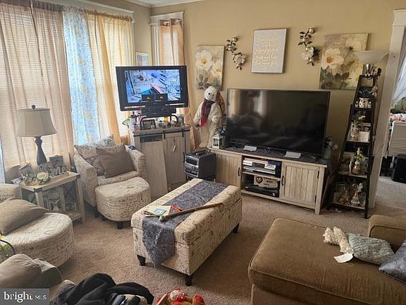 4th image of 1319 Perry St