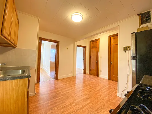 Rented by Realty 2000 Corp | media 4