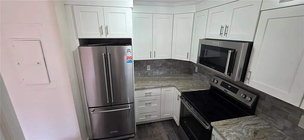 2 bed, 1.0 bath, 858 sqft, $2,100 — Photo 3