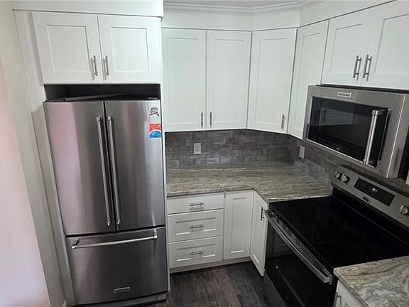 3rd image of 225 High St APT E