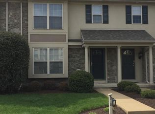 670 Royal View Dr, Lancaster, PA 17601