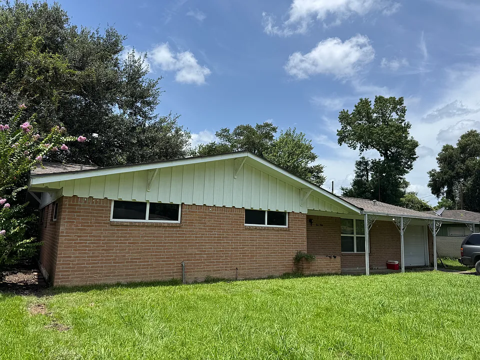 250 Triangle Dr