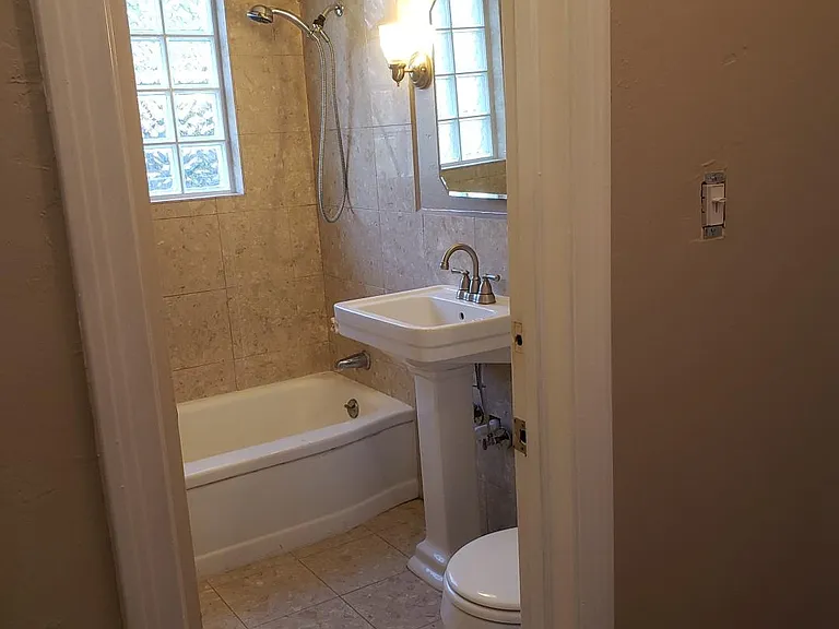 2215 Somerset Dr — Photo 17
