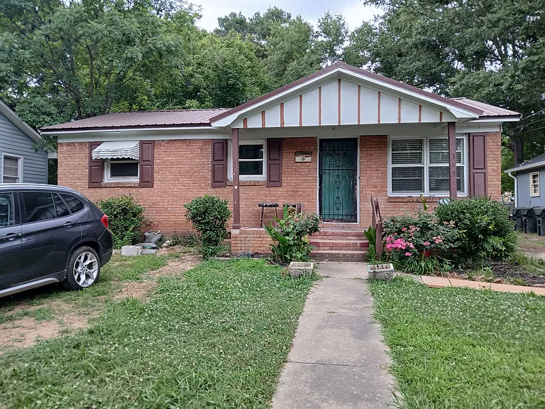 319 Rich St — Photo 1