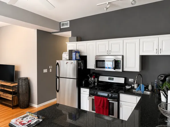 537 N Ashland Ave APT 2F, Chicago, IL 60622