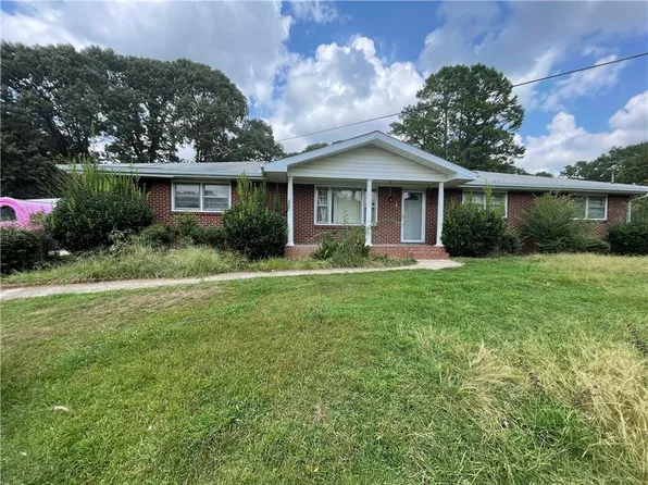 1107 Golden Meadow Dr, Riverdale, GA 30296