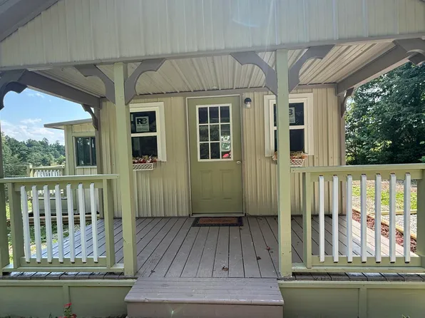 100 Lyons Cemetery Rd, Morehead, KY 40351