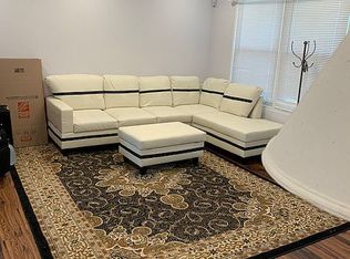 24 Crestview Ter, Buffalo Grove, IL 60089