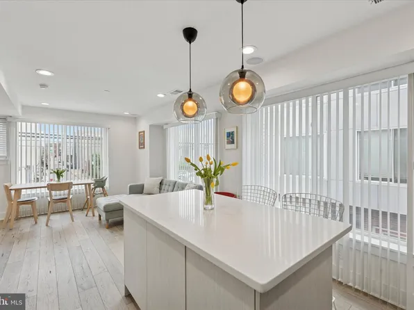 1325 N 17th St #A, Philadelphia, PA 19121