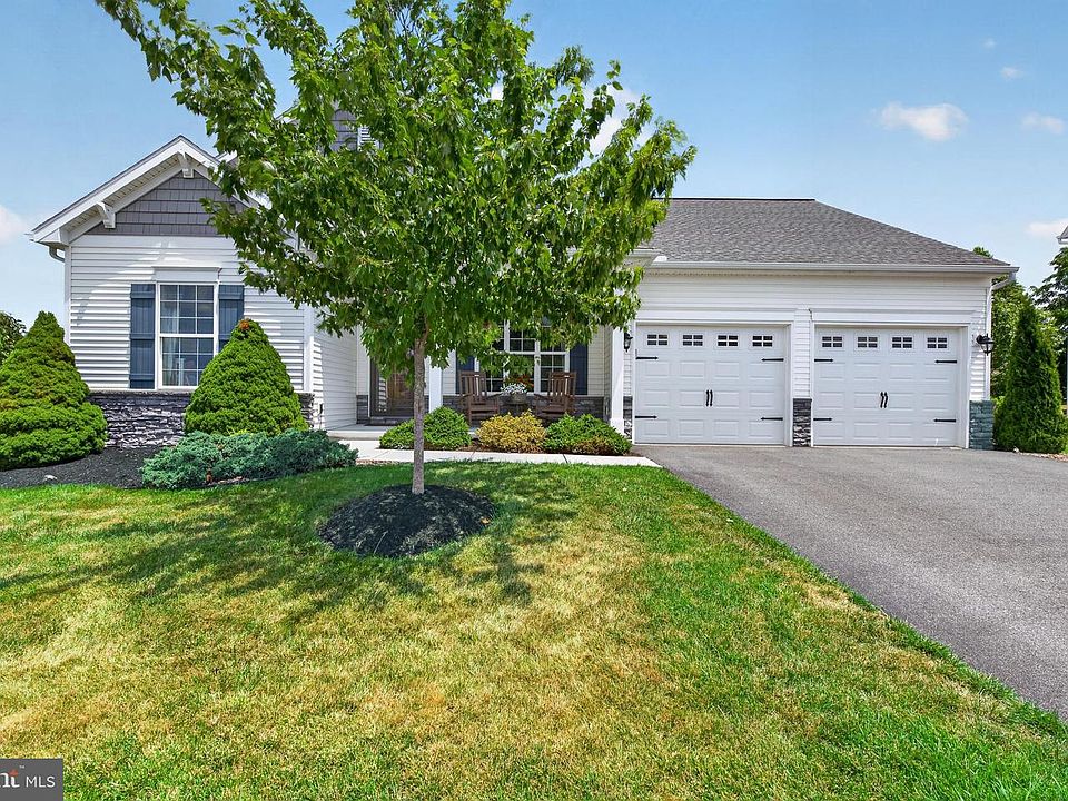 1st image of 27 Finch Dr