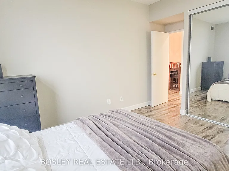 326 Major Mackenzie Dr E #822 — Photo 14