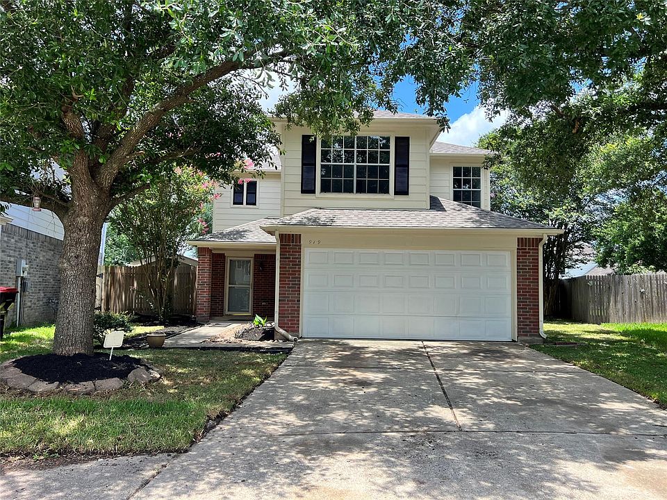 1st image of 919 N Oak Dr