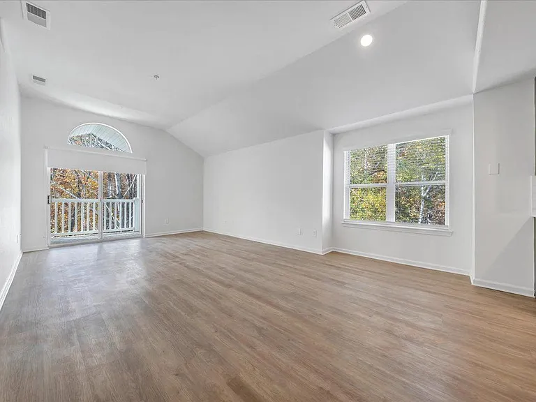 The Vinings Apartments — Photo 22