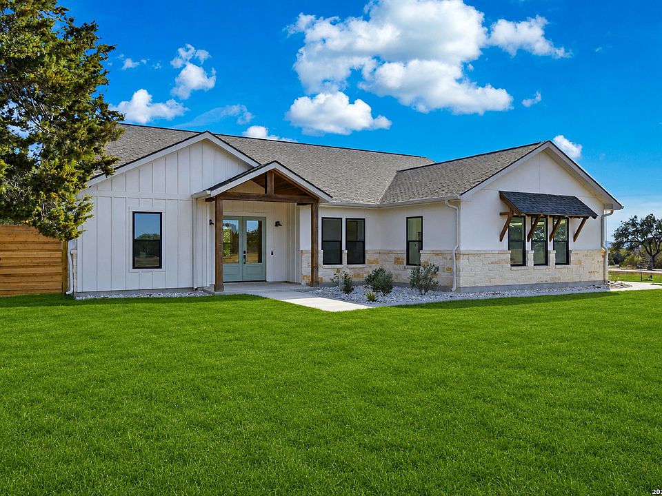1st image of 389 RIO CIR